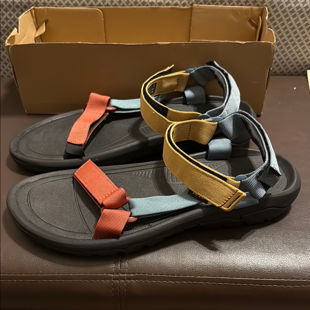 Men’s Teva Hurricane Sandals XLT2 size 13 (NWOT)